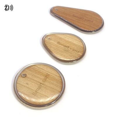 Chaîne de clés en bois imprimée sur mesure avec imperméable à l'eau Full Epoxy Wood Keyfob 13.56MHz RFID Communication NFC pour le contrôle d'accès