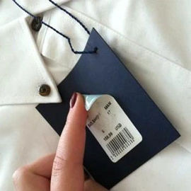 Étiquette adhésive de la marqueterie RFID de papier de fréquence ultra-haute, label d'étiquette d'habillement d'autocollant d'habillement pour le cheminement de vêtement