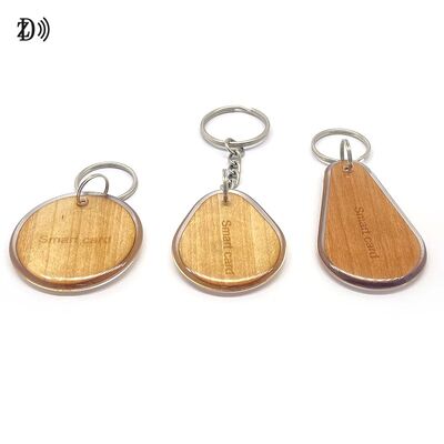 Chaîne de clés en bois imprimée sur mesure avec imperméable à l'eau Full Epoxy Wood Keyfob 13.56MHz RFID Communication NFC pour le contrôle d'accès